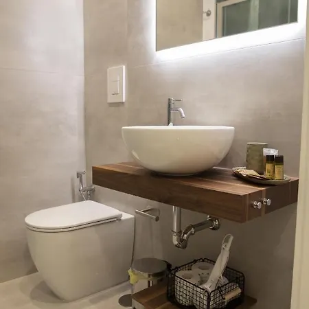 South Hands Luxury 4* Neapol