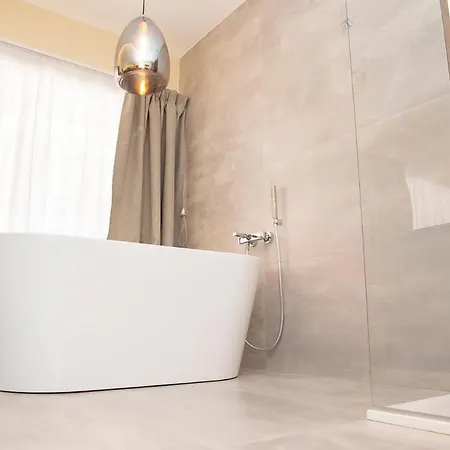 South Hands Luxury 4* Neapol