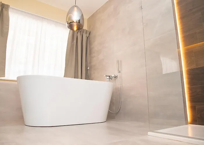 South Hands Luxury 4* Napoli